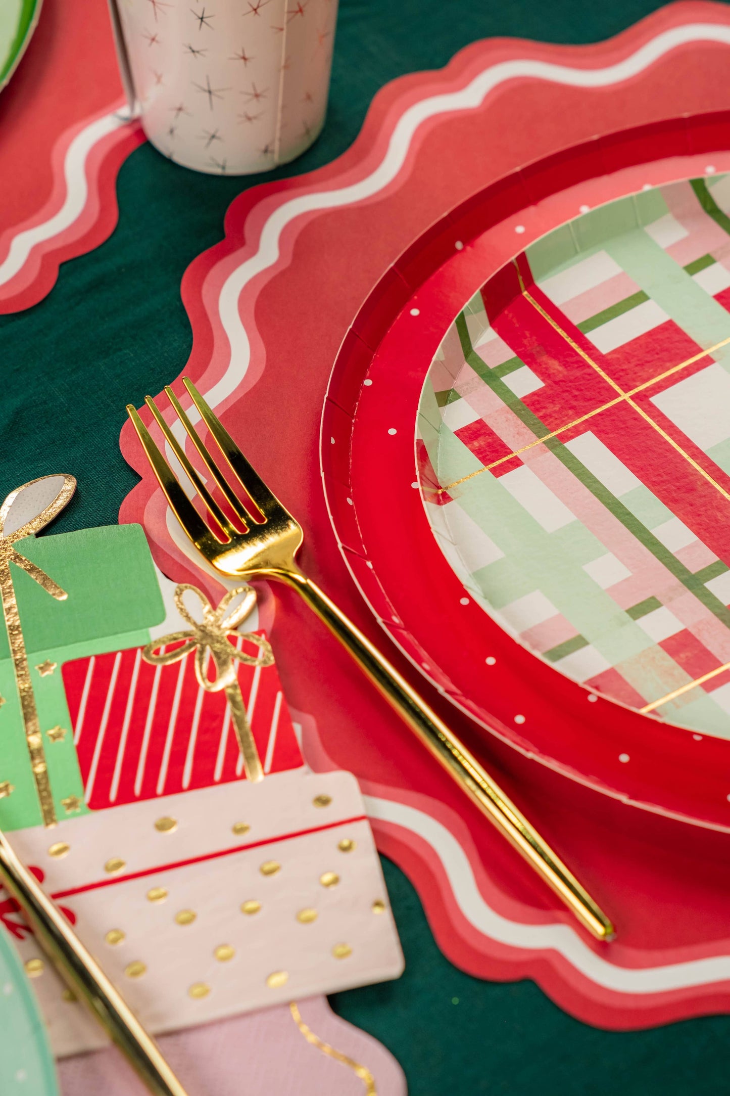 Christmas Cheerful Dinner Plates