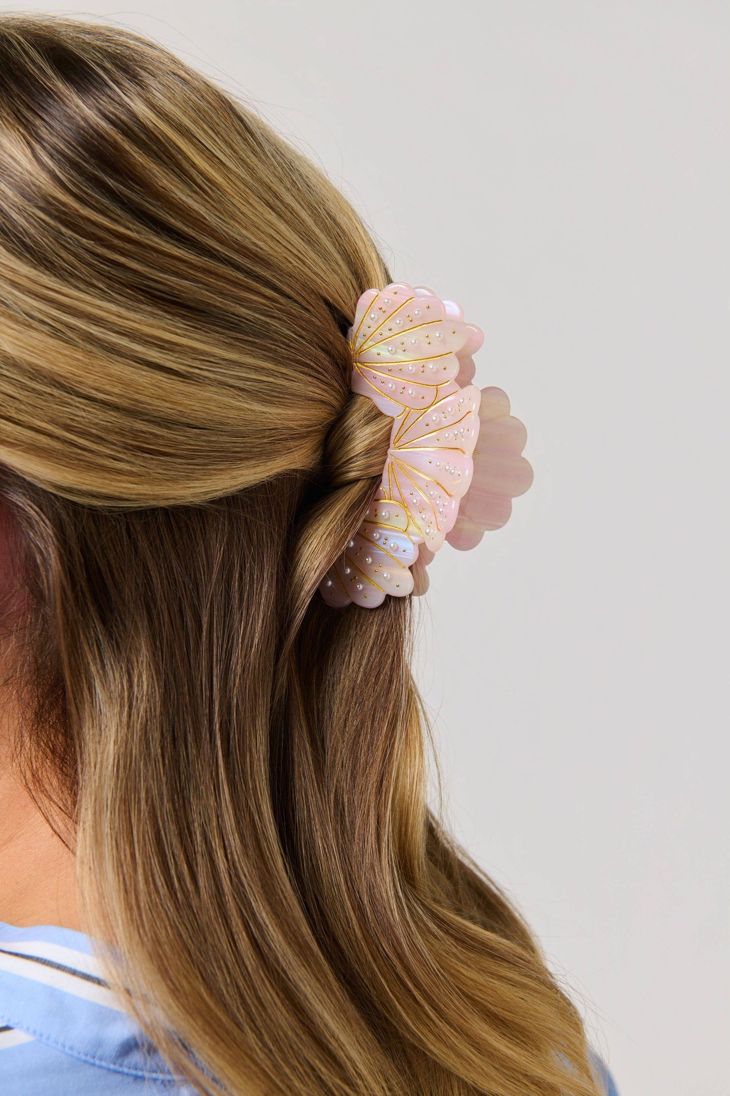 PEARL SEASHELL CLAW CLIP
