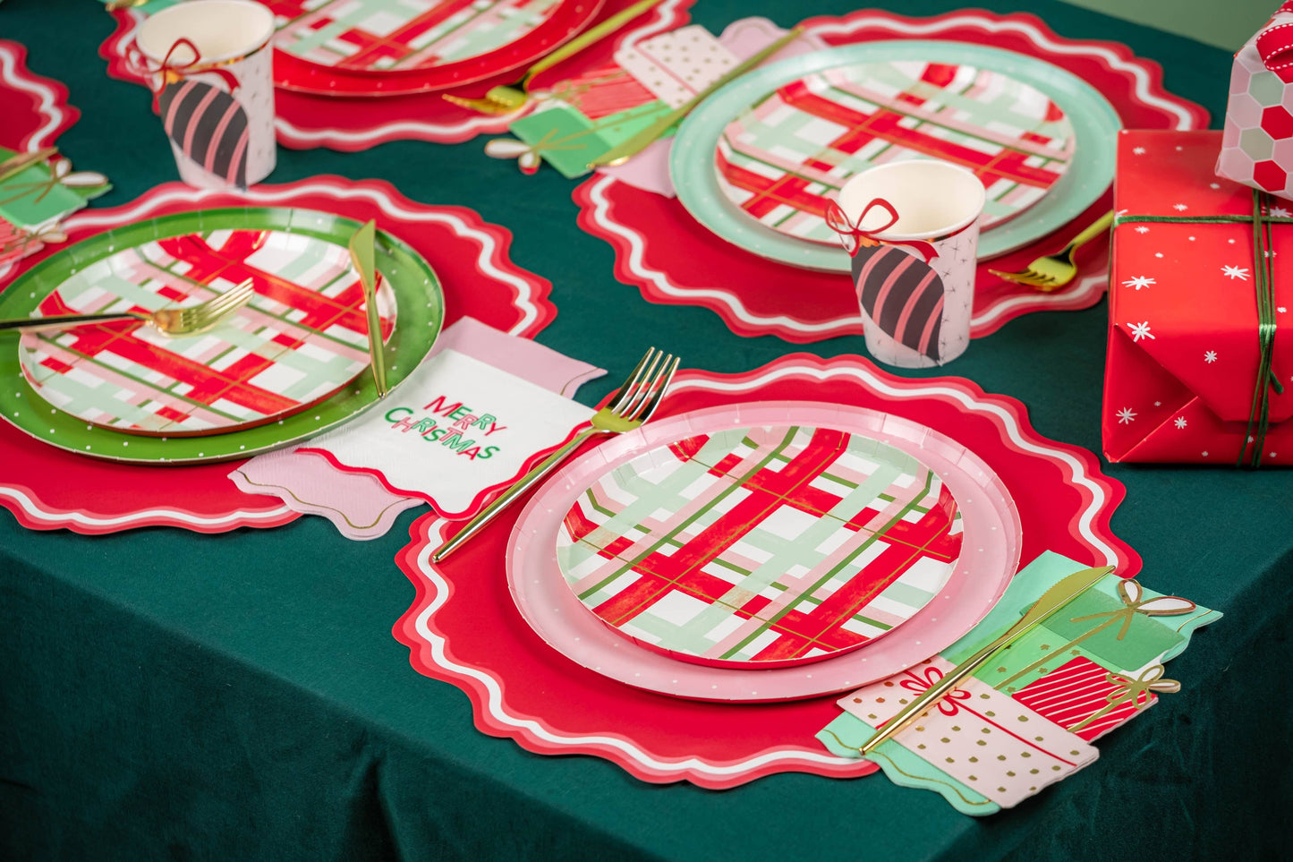 Christmas Cheerful Dinner Plates