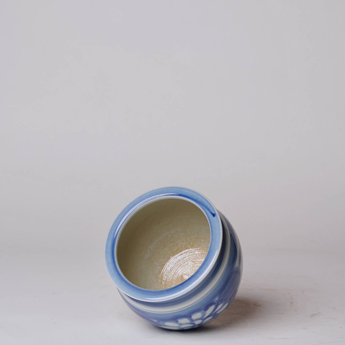 Floral Blue and White Porcelain Small Pot