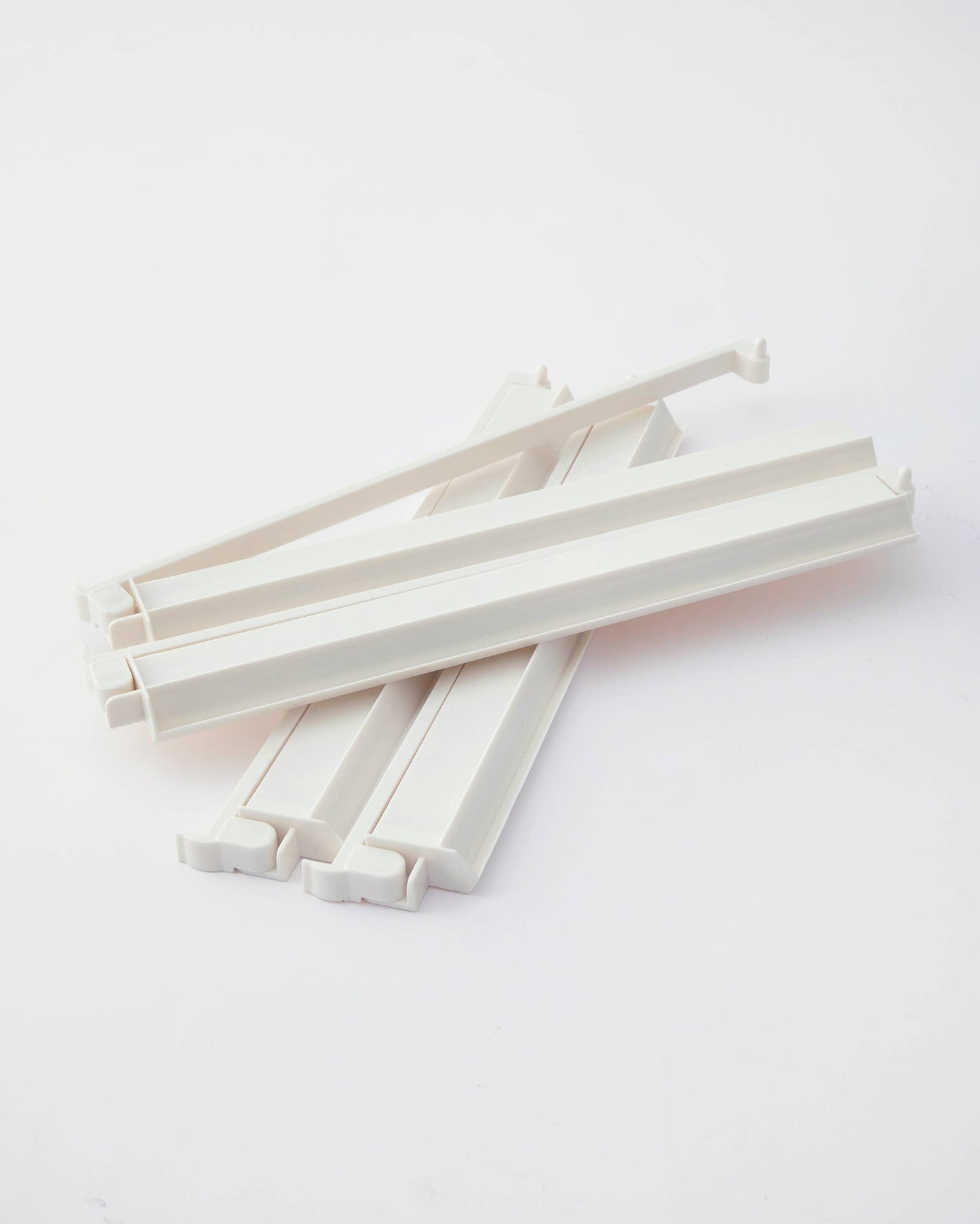 Oh My Mahjong - White Acrylic Rack and Pusher Set